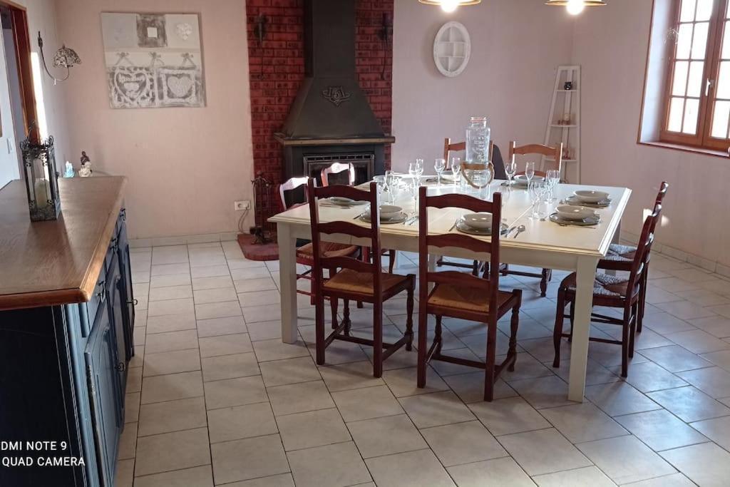 Maison De Ferme Au Calme Jusqu'A 10 Personnes Gannay-sur-Loire Exteriör bild